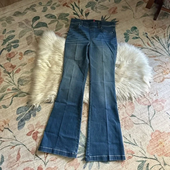 SPANX Wear Everywhere Pull On Flare Pant - Picture 2 of 5